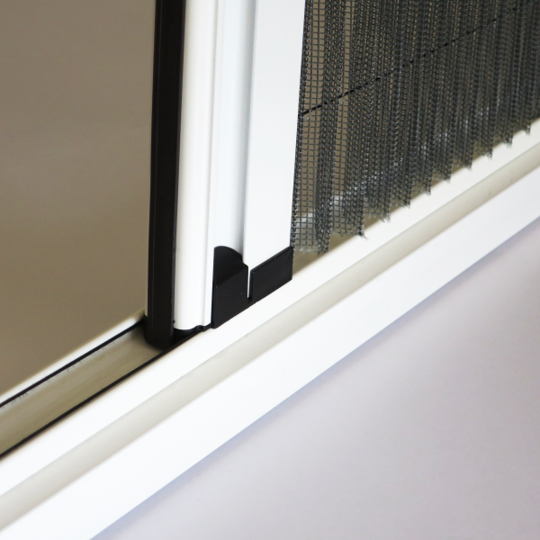 Κίνηση σε κάτω οδηγό πλάτους 27mm (Plisse 27) και χαμηλότερο ύψος οδηγού μόλις 8mm